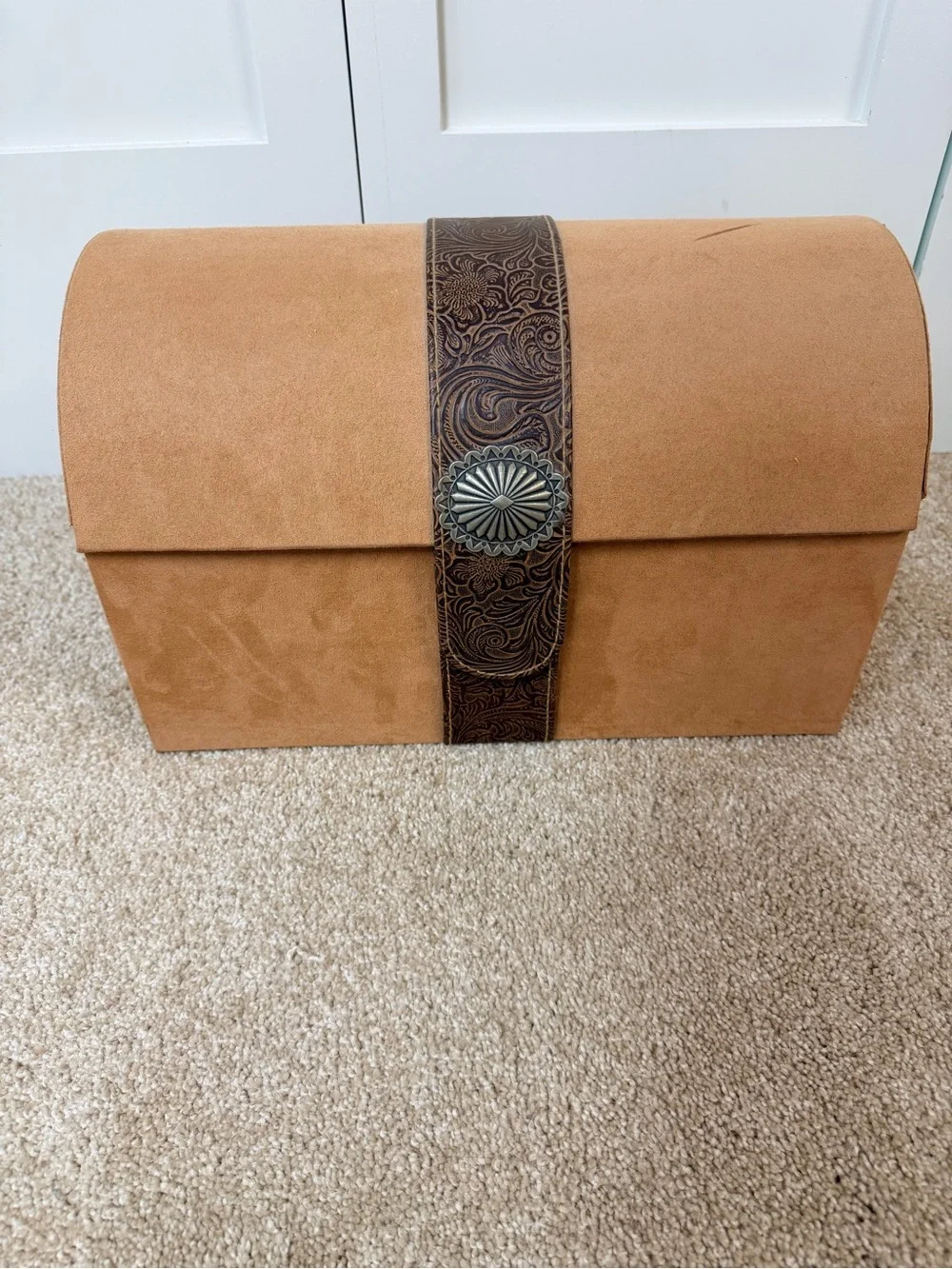 Tan engraved Leather jewelry Case